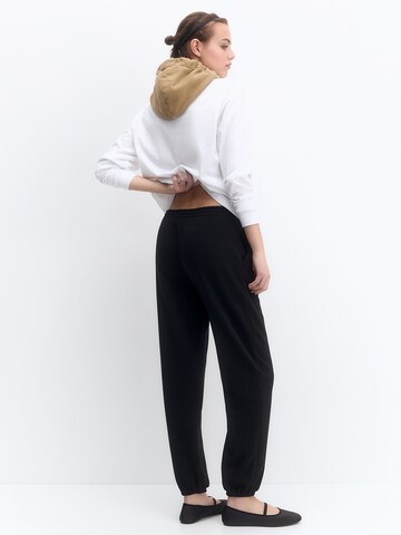 Pull&Bear Tapered Nadrág - fekete