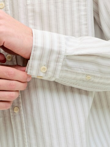 Coupe regular Chemise 'RDDLESNER' JACK & JONES en beige