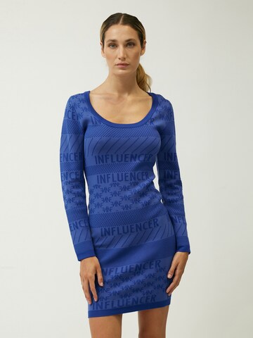 Influencer Dress in Blue: front