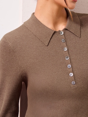 Friends Like These Neulepaita värissä ruskea