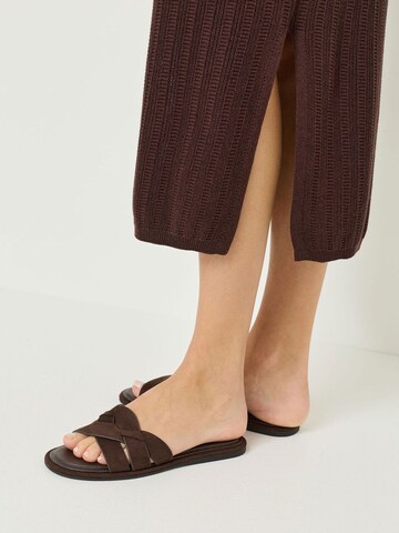 Tamaris Knit dress in Brown