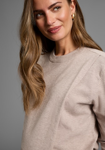 Neun Monate Pullover in Beige