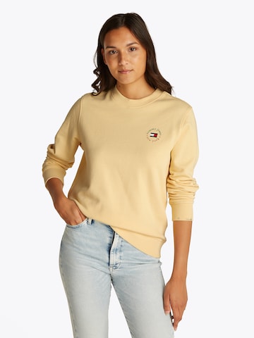 Felpa 'ESSENTIAL' di Tommy Jeans in giallo: frontale