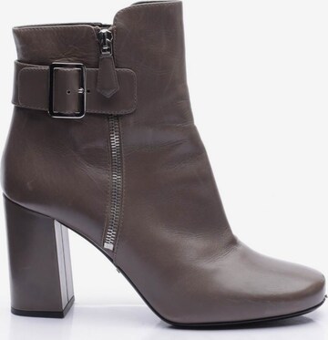 PRADA Dress Boots in 38,5 in Brown: front