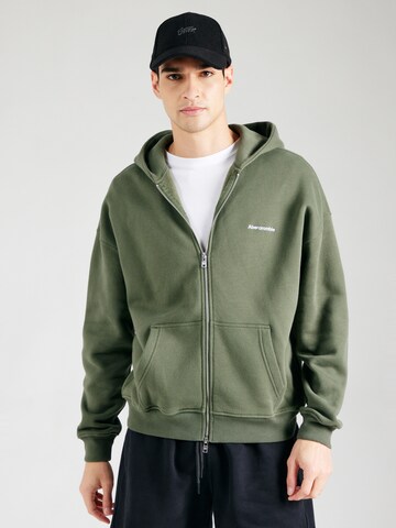 Abercrombie & Fitch Суичъри с качулка в зелено: отпред