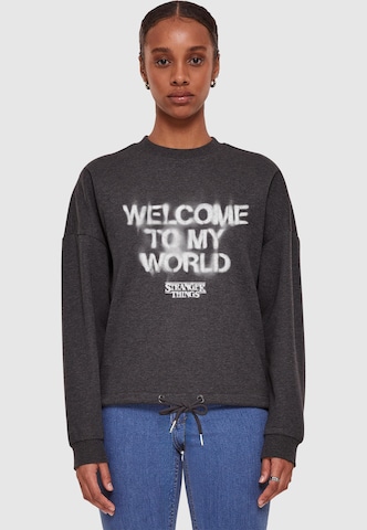 Sweat-shirt 'Stranger Things - Welcome To My World' ABSOLUTE CULT en gris : devant