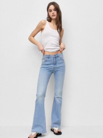 Pull&Bear Flared Jeans in Blauw: voorkant