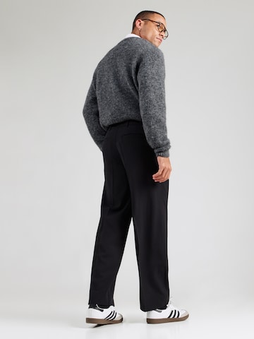 Abercrombie & FitchLoosefit Hlače na crtu - crna boja