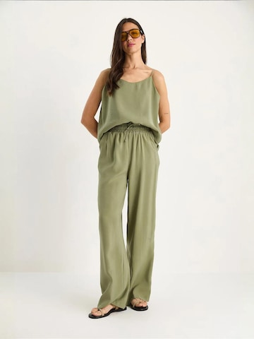 Completo pantalone di Bianco Lucci in verde