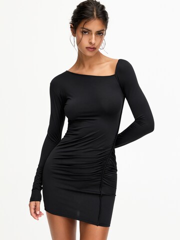 Pull&Bear Kleid in Schwarz: Vorderseite