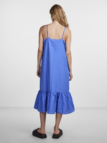 Robe 'Sunny' PIECES en bleu