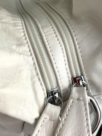 Kumixi Crossbody Bag in White