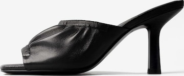 L37 HANDMADE SHOES Hjemmesko 'SUNLIGHT BETWEEN OUR HANDS' i sort: forside