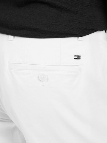 TOMMY HILFIGERregular Chino hlače 'HARLEM' - bijela boja