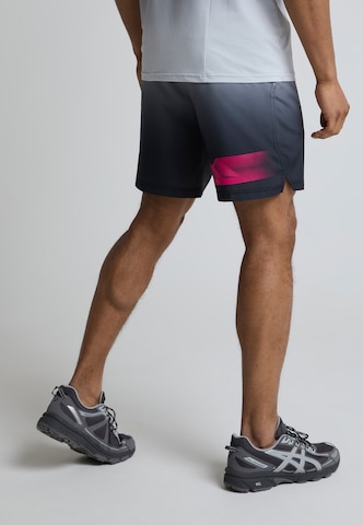 MONTERRAIN Regular Pants in Black