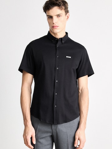 Coupe regular Chemise 'Motion' BOSS en noir : devant