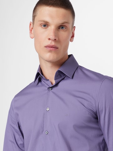 Slim fit Camicia business di Calvin Klein in lilla