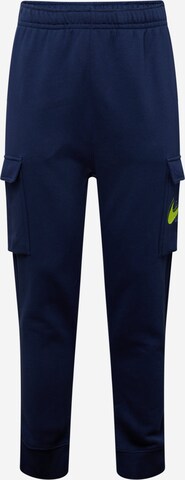 Pantaloni cu buzunare de la Nike Sportswear pe albastru: față