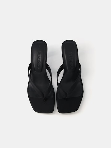 Sandales Bershka en noir