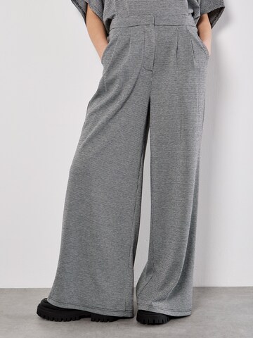 Apricot Wide leg Trousers ' ' in Black