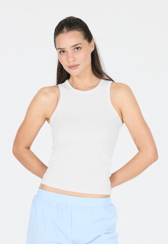 Athlecia Sporttop 'Madilyn' in Wit: voorkant