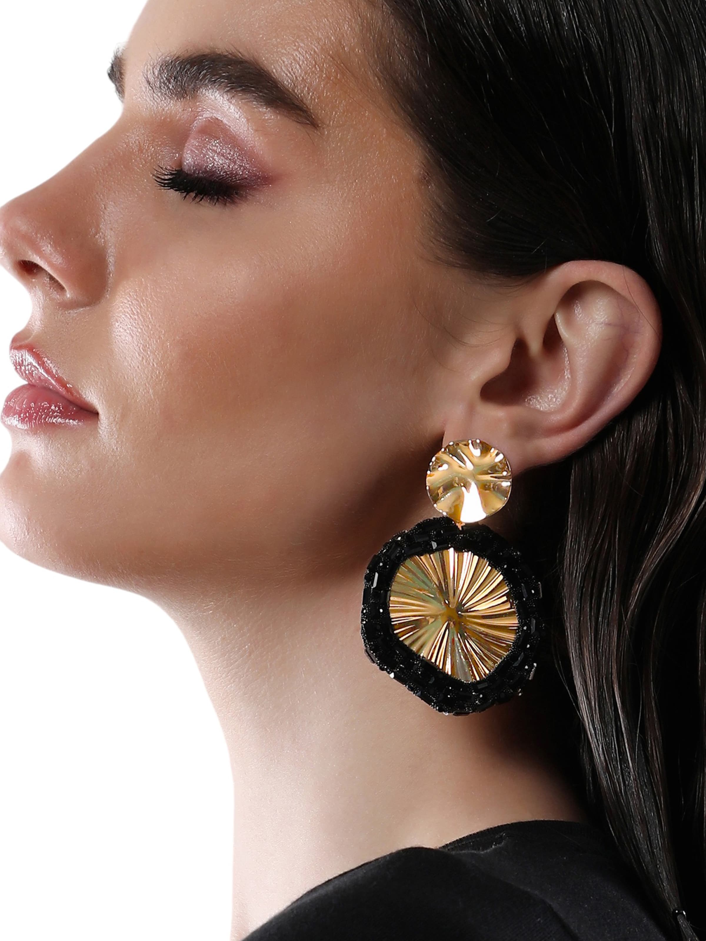 SOHI Ohrringe 'Perlie' in Schwarz: Vorderseite