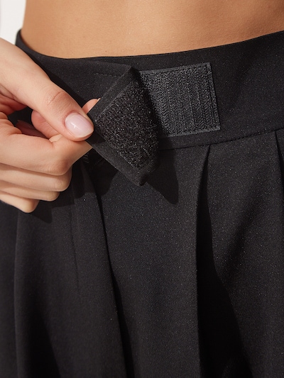Happiness İstanbul Hose in schwarz, Produktansicht