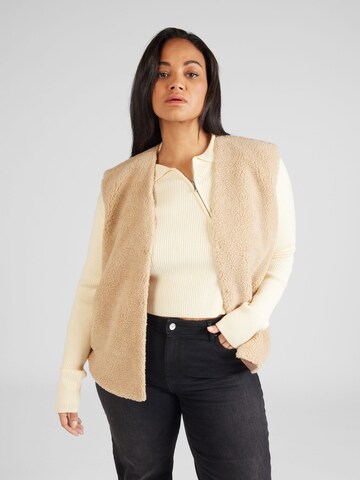 Gilet 'FIA' PIECES Curve en beige : devant