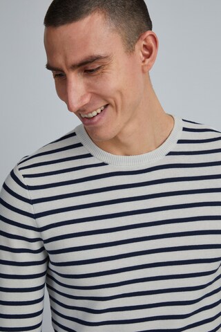 Casual Friday Pullover in Weiß