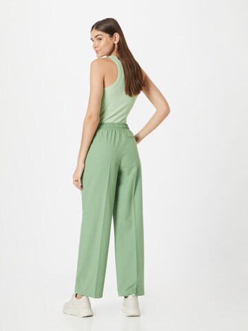 UNITED COLORS OF BENETTON Wide leg Pleated Pants in Green