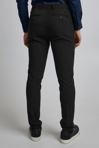 Coupe slim Pantalon chino 'Pihl' Casual Friday en noir