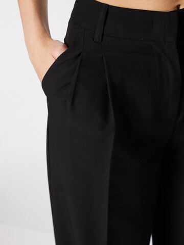 Sisley Wide leg Pleat-Front Pants in Black