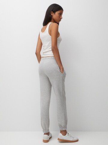 Tapered Pantaloni de la Pull&Bear pe gri