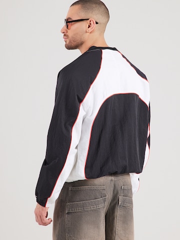 Jordan Paita värissä musta