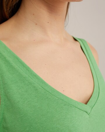 WE Fashion Top in Groen