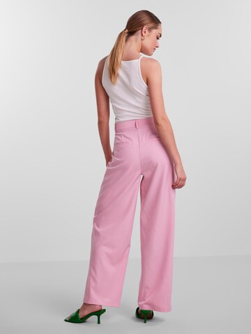 PIECES Regular Pleat-Front Pants in Pink