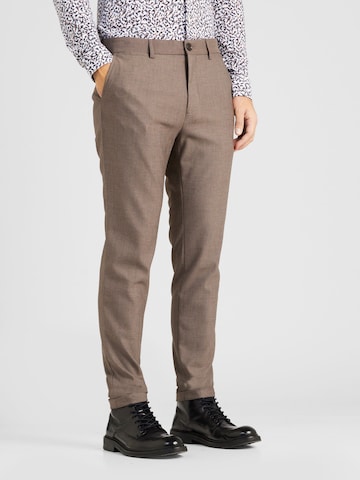 Regular Pantalon chino 'Liam' Matinique en marron : devant