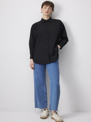 Touche Prive Shirt in Black