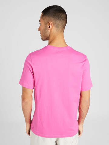 Coupe regular T-Shirt 'Club' Nike Sportswear en rose