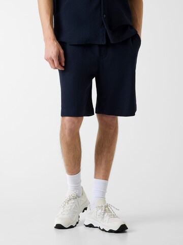 GUESS Regular Pants in Blue: front