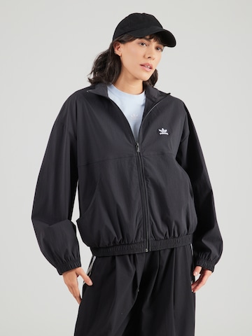 ADIDAS ORIGINALS Преходно яке 'ESS WB' в черно: отпред