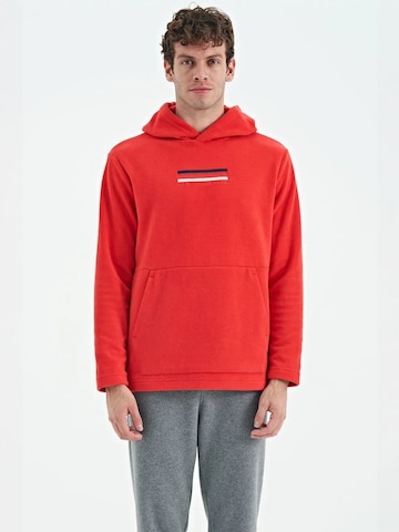 Tommy Life Sweatshirts in Rot: Vorderseite