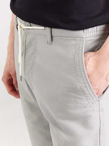 s.Oliver Regularen Chino hlače 'Phoenix' | siva barva