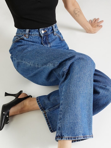 Monki Wide leg Jeans in Blauw