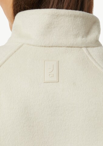 comma casual identity Cape in Beige