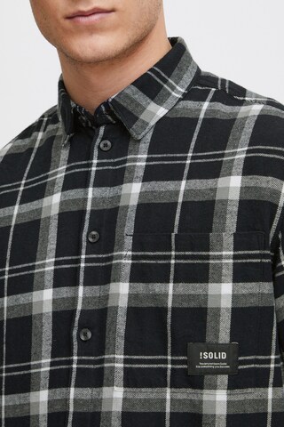 !Solid Regular fit Button Up Shirt in Black