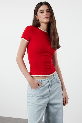 Trendyol - Camisa em vermelho: frente