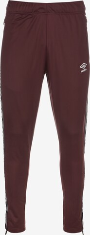 UMBRO Tapered Sportbroek in Rood: voorkant