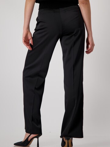 monari - regular Pantalón de pinzas en negro