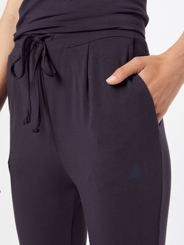 CURARE Yogawear Tapered Sportbroek in Blauw